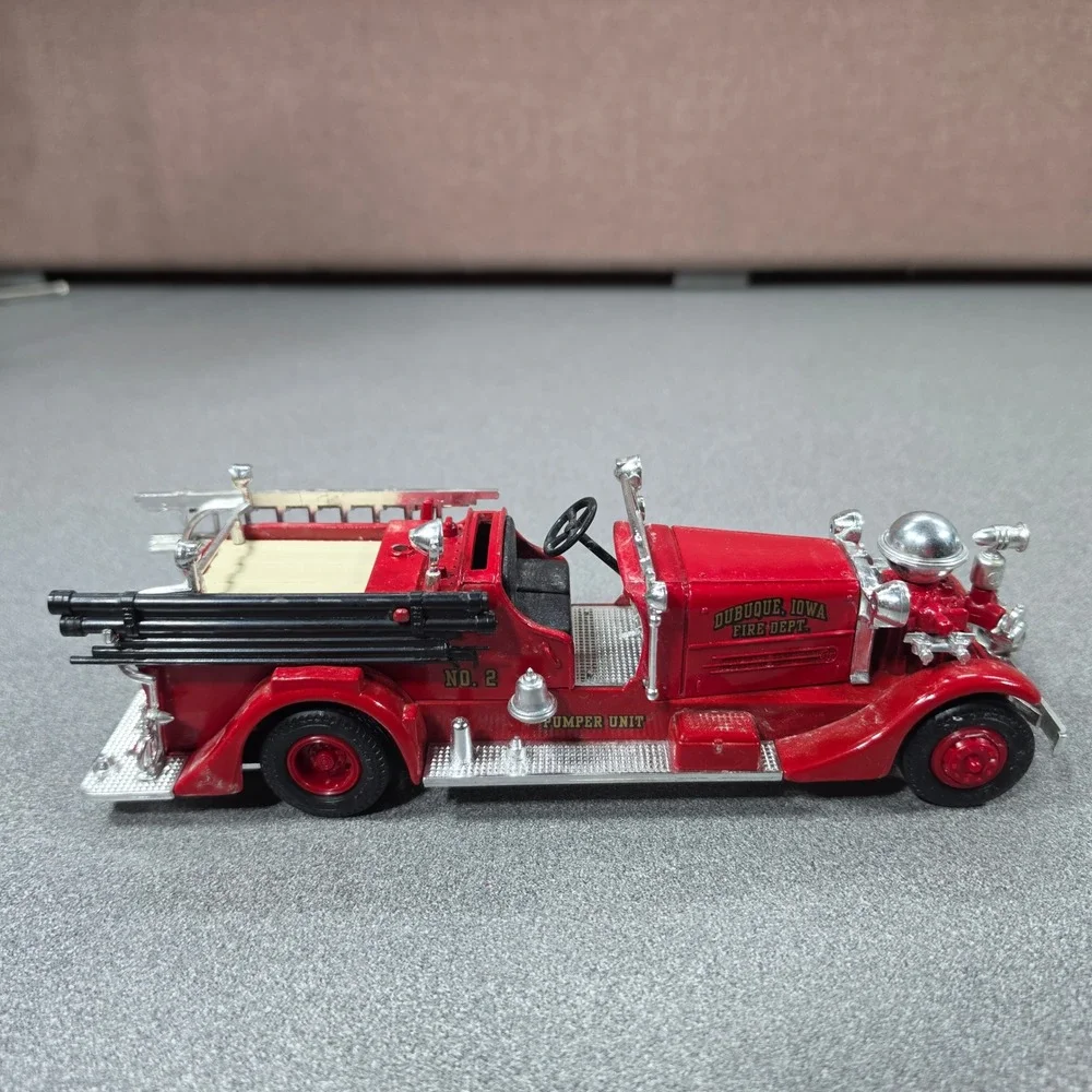 Signature Models Fire Truck Dubuque Iowa Pumper Unit Red Good Diecast 1/43